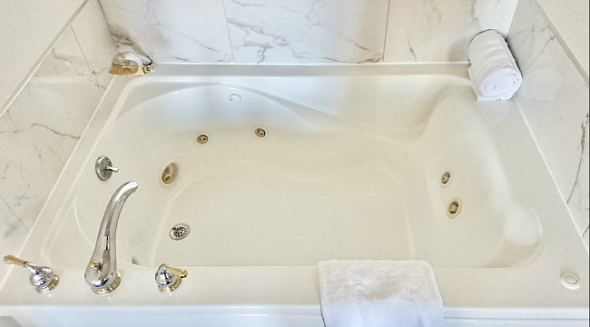 New Orleans Hot Tub Suites Hampton, Hotels With Big Bathtubs Houston