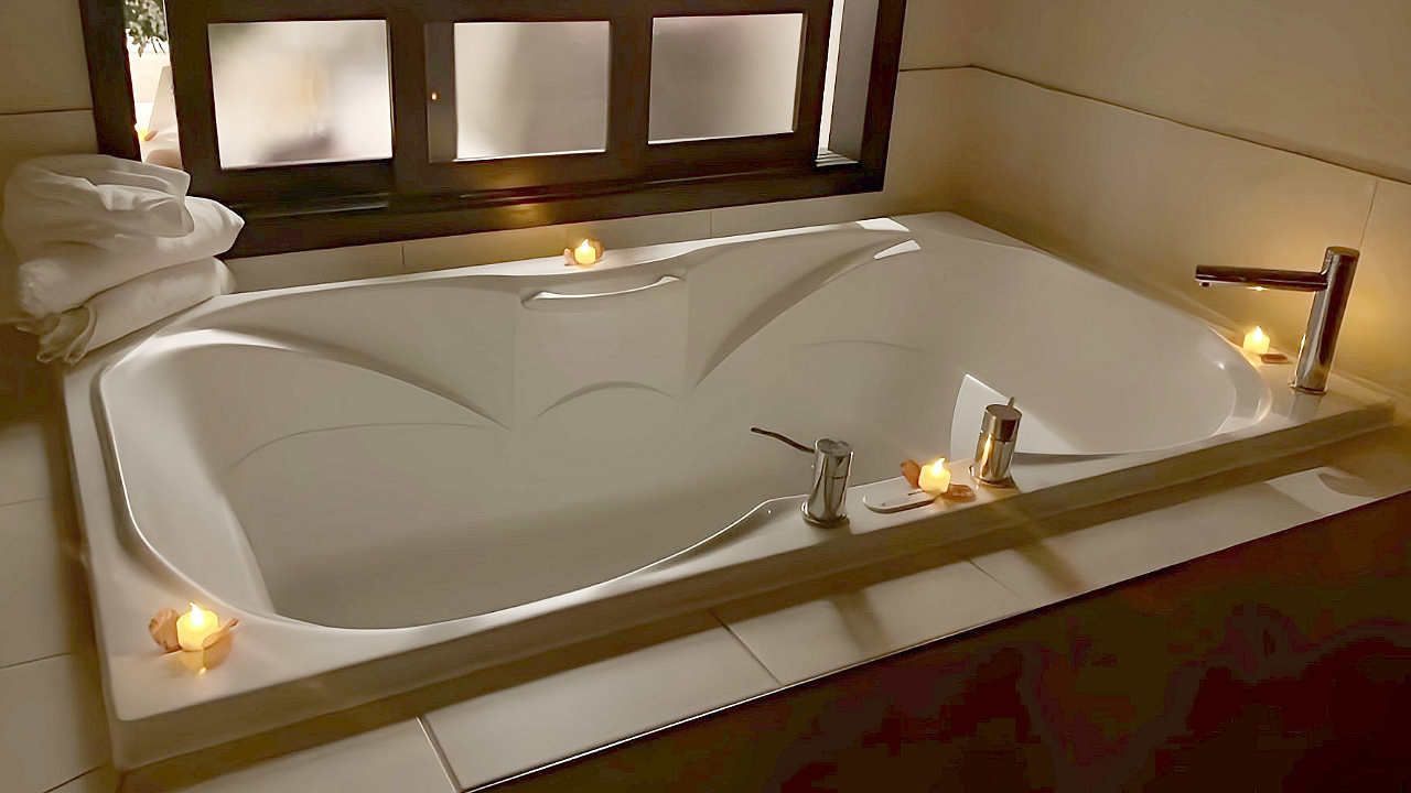 Sterling Inn Niagara Falls Spa Romantic Tub Suite with Candles