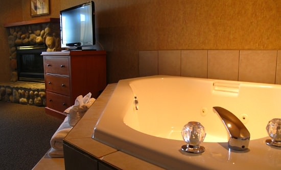 hotels in roanoke rapids nc with jacuzzi in room