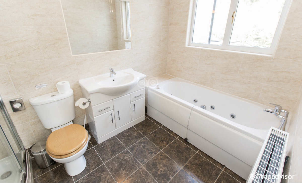 Jetted Spa Tub Suite at the Craig Y Dderwen Inn in North Wales