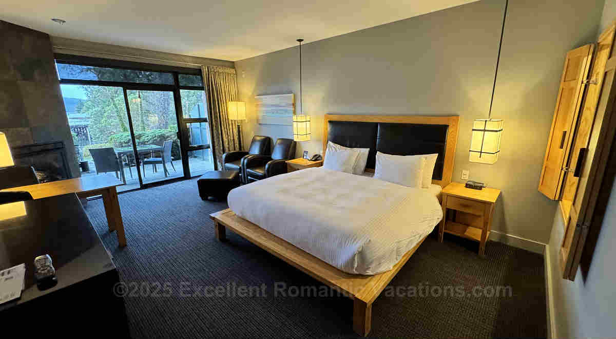 Oceanfront King Room with Spa Tub at the Brentwood Bay Resort & Spa, Brentwood Bay,BC