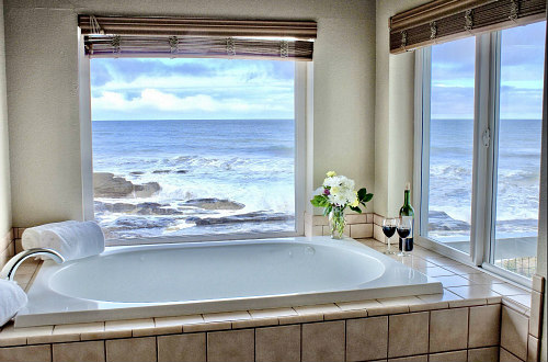 Oceanview Jetted Tub Suite, Yachats OR