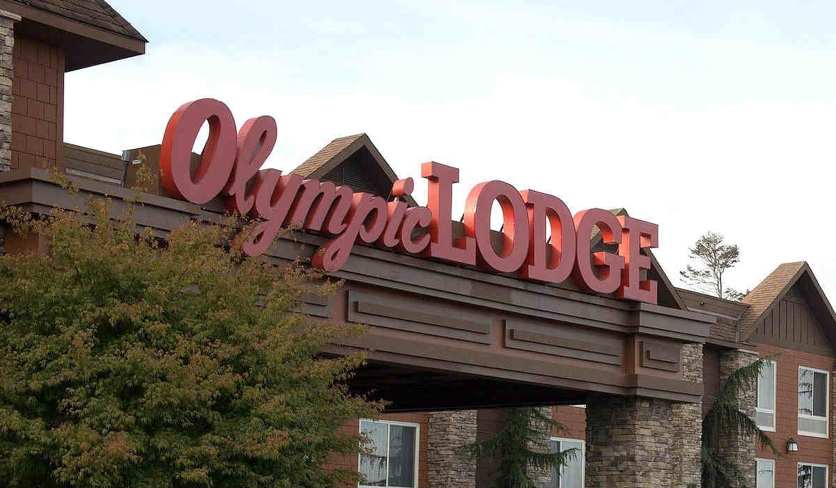 The Olympic Lodge has Jetted Spa Tub Suites in Port Angeles, Washington