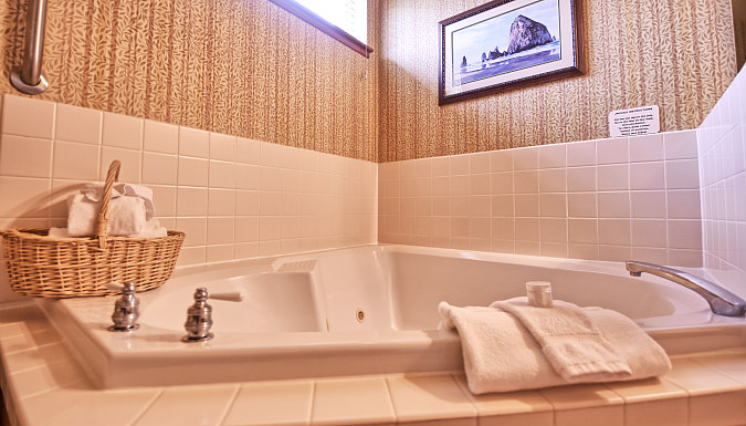 brookings oregon hotels with jacuzzi in room