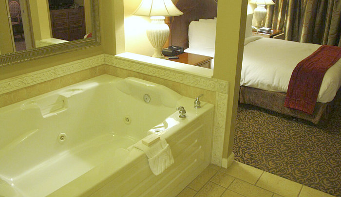 Las Vegas Hot Tub Suites - Top 20 Spa Tub Suites from Budget to Luxury