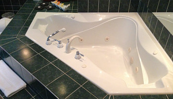 Jetted Tub Suite Ottawa ON