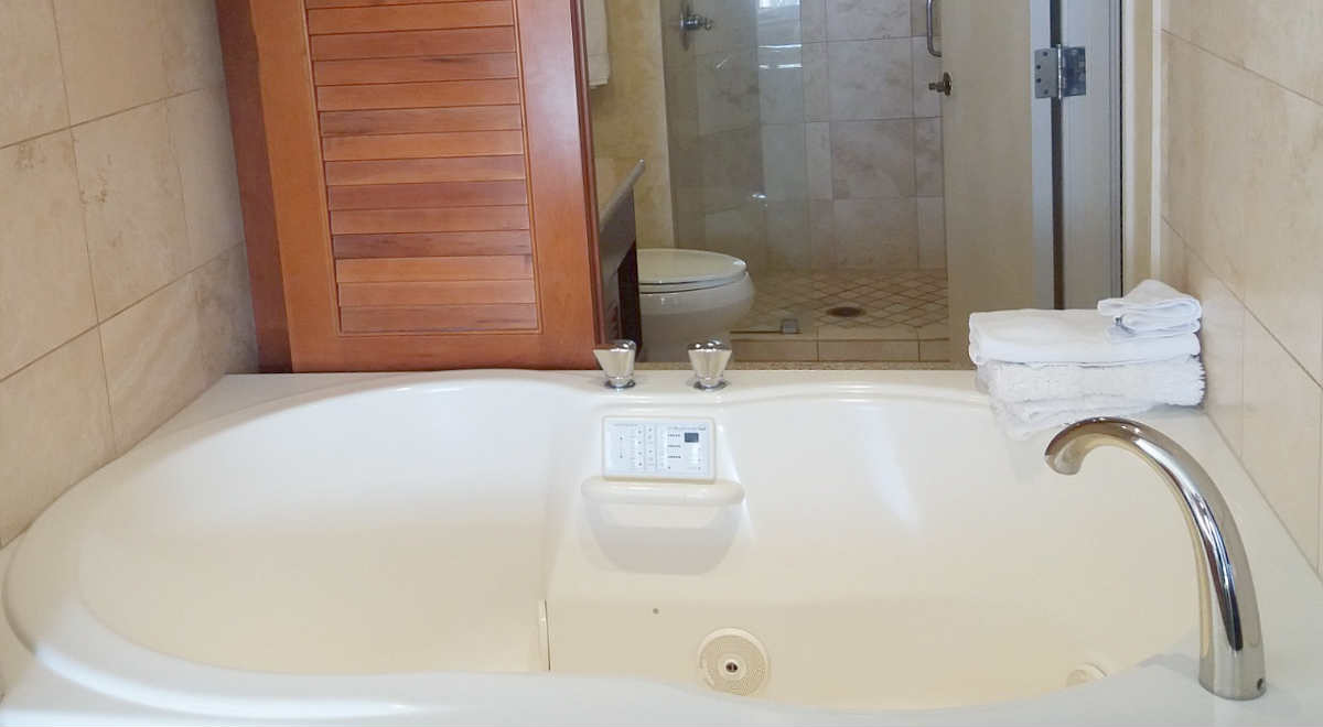 Oceanfront Spa Tub Suite in Honolulu at the Outrigger Waikiki Beach Resort