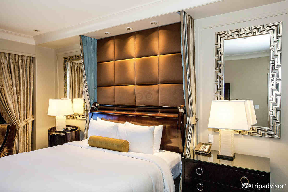 Palazoo Hotel Las Vegas Romantic Suite with King Bed