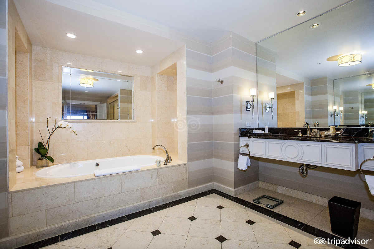 Palazoo Hotel Las Vegas Marble Master Bath with Jetted Spa Tub