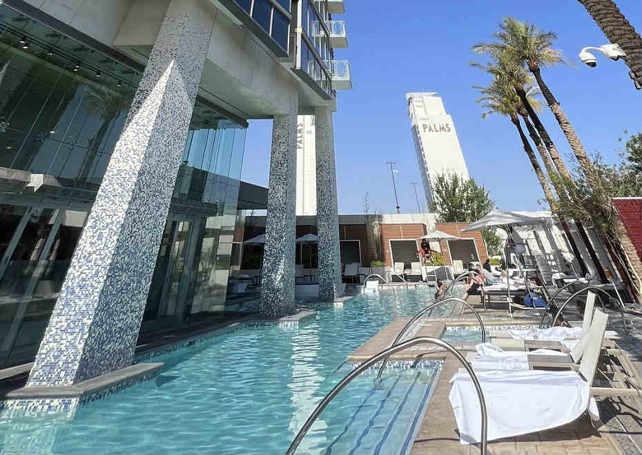 Pool at the Palms Place Hotel, Las Vegas