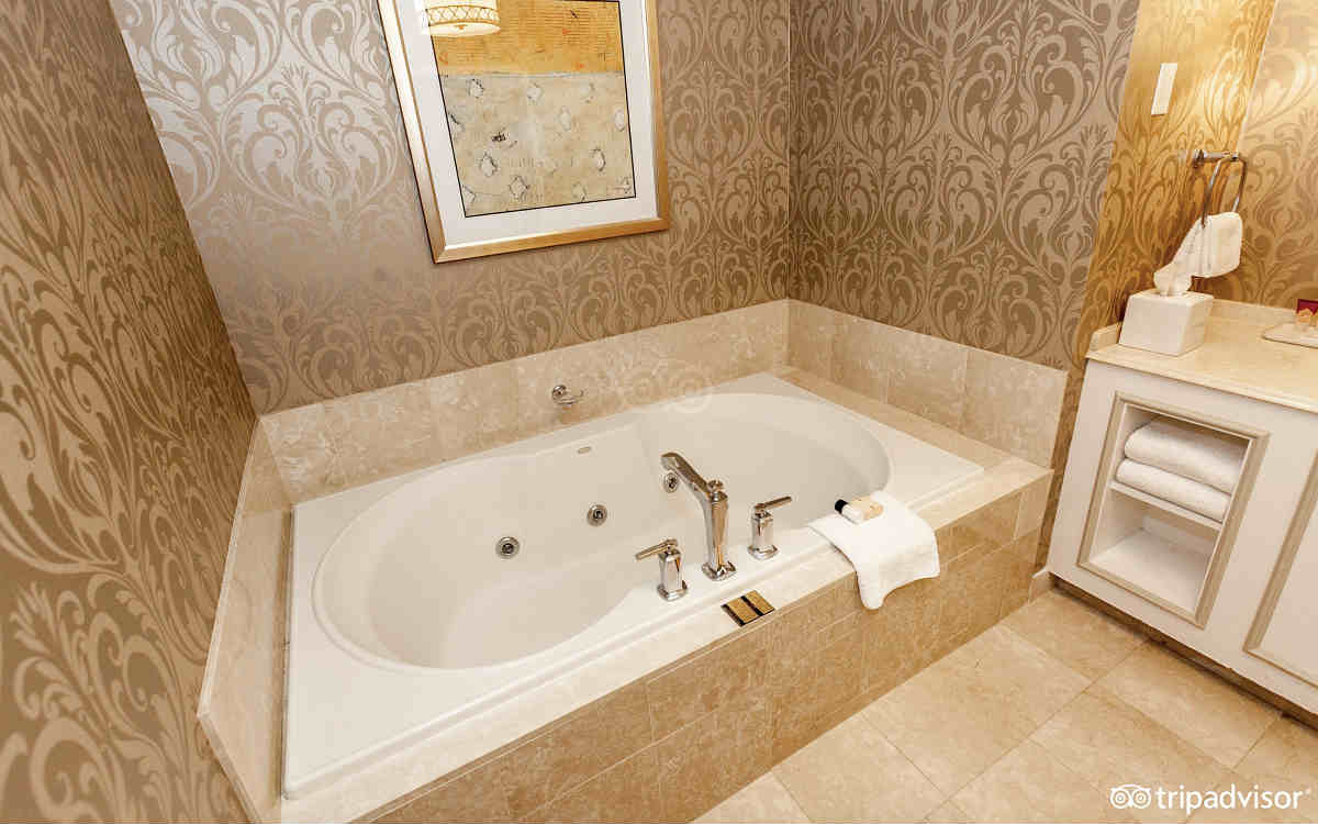 Las Vegas Hot Tub Suites - Top 20 Spa Tub Suites from Budget to Luxury
