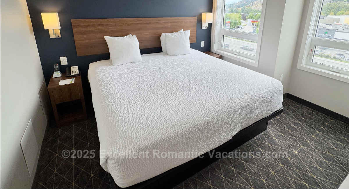 King Bed in a Whirlpool Suite at Park Inn by Radisson, Kelowna BC 