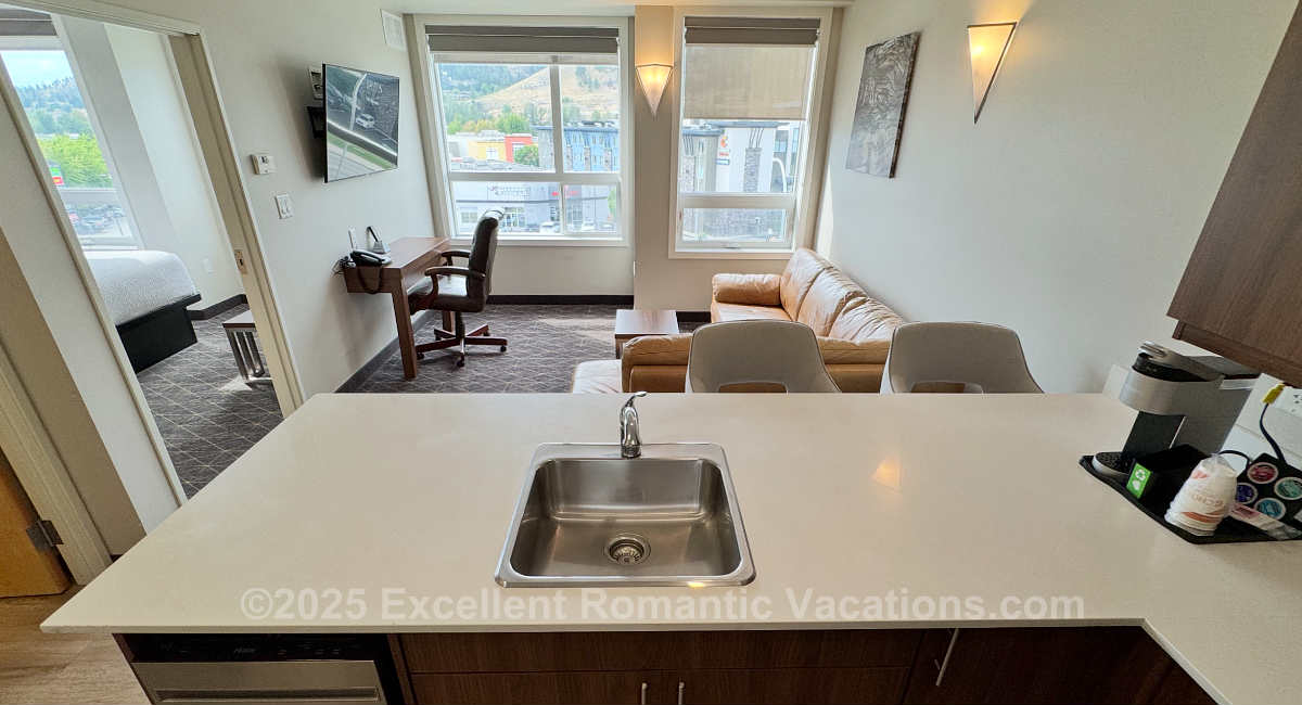 Living Room Area in a Whirlpool Suite at Park Inn, Kelowna BC