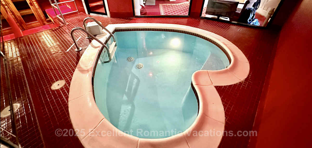 Heart-shaped plunge pool in a suite at Cove Poconos Resort in Pennsylvania Heart-shaped plunge pool in a suite at Cove Poconos Resort in Pennsylvania