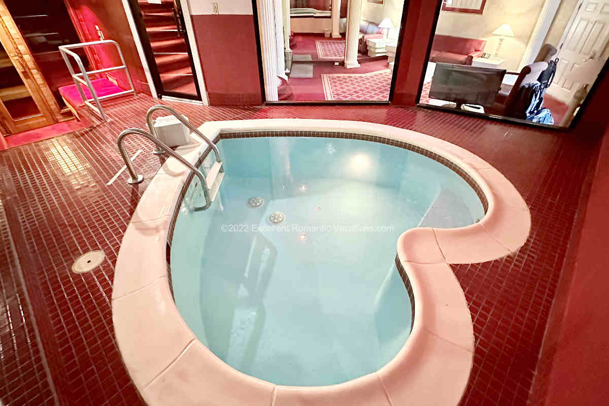 Plunge Pool Suite Poconos PA