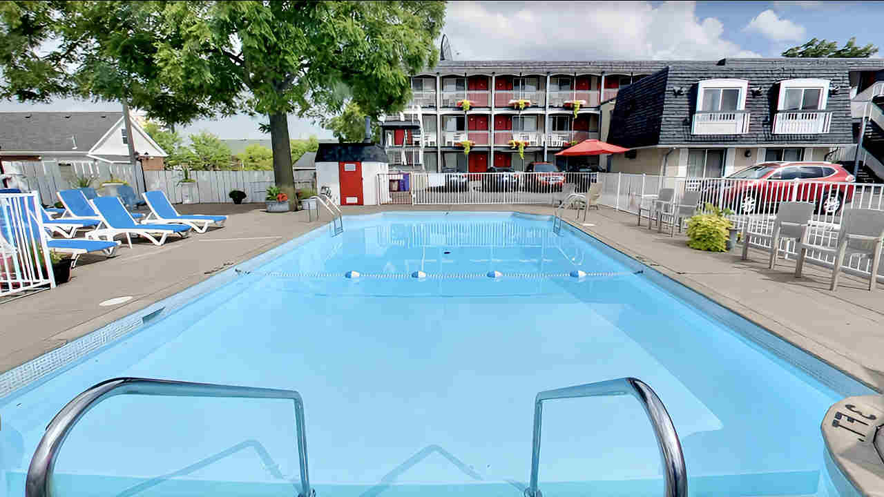 Pool at the Budget Kings Inn Near the Falls, Niagara Falls, ON