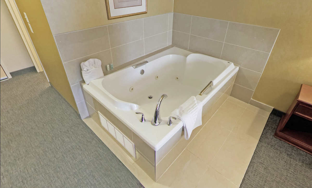 In-Room Spa Tub at the Quality Inn & Suites, Edmonton International Airport