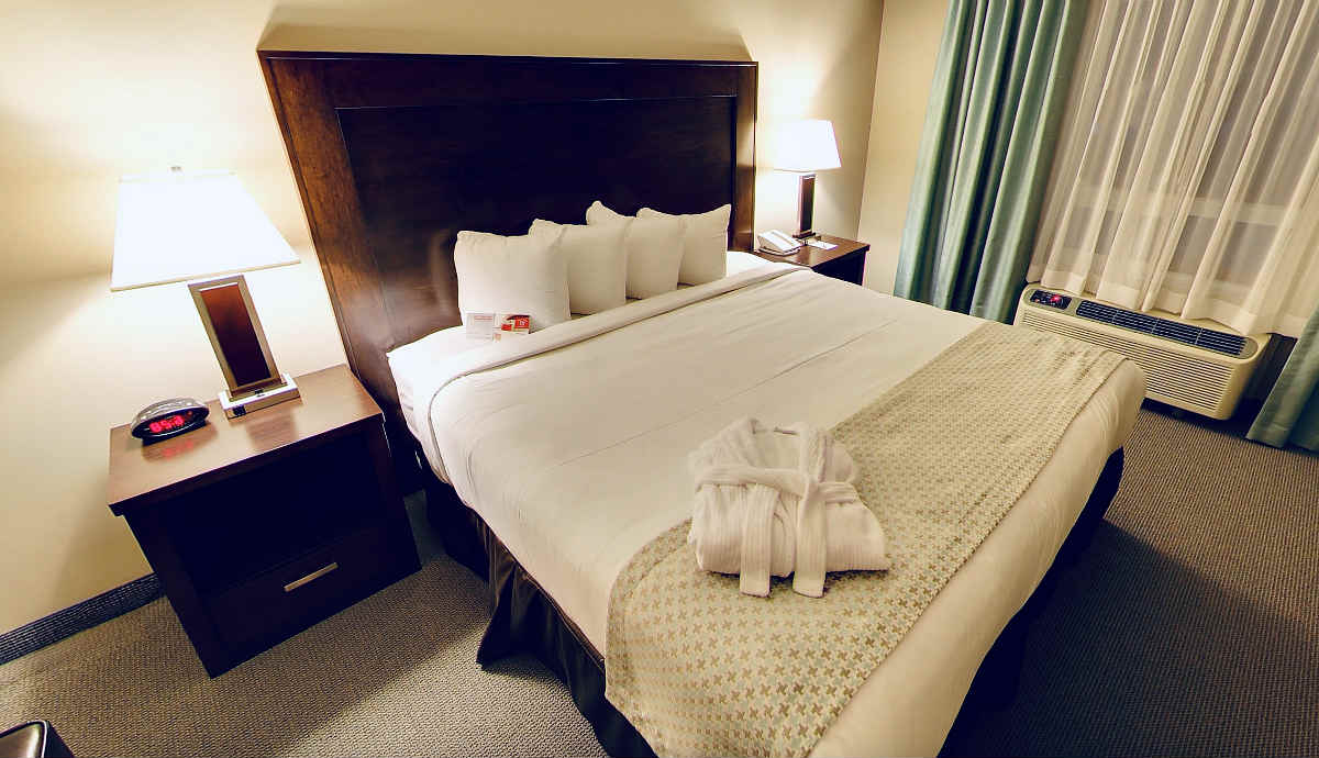 Romantic Room with a King Bed at the Ramada Regina East