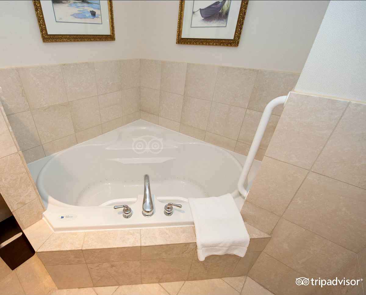 Jetted Spa Tub Suite at the Bellmoor Inn & Spa in Rehoboth Beach, Delaware