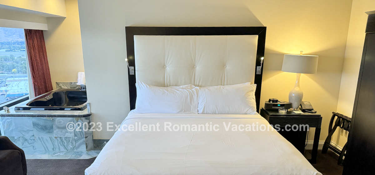 Atlantis Resort Tower Spa Suite with 2-Person JACUZZI® Tub