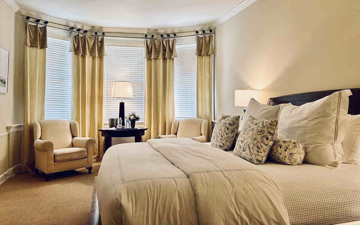 Romantic Suite for 2 at the Rhett House Inn, Beaufort SC