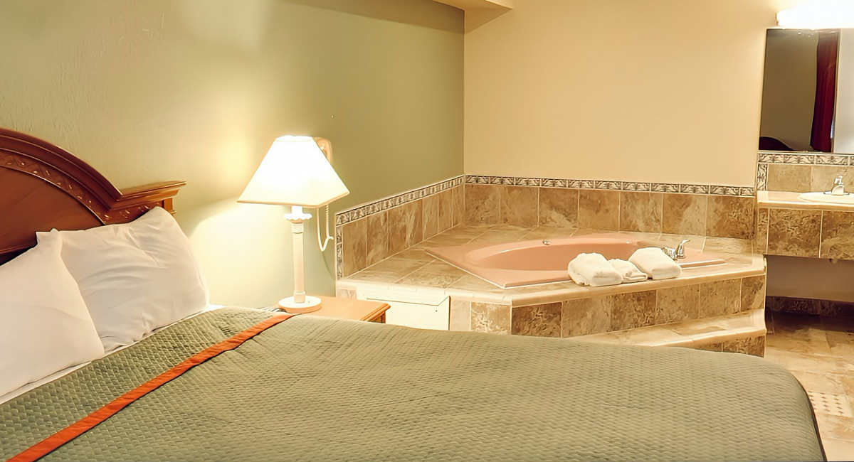 Budget Hot Tub Suite in Bakersfield Ca at Rodeway Inn