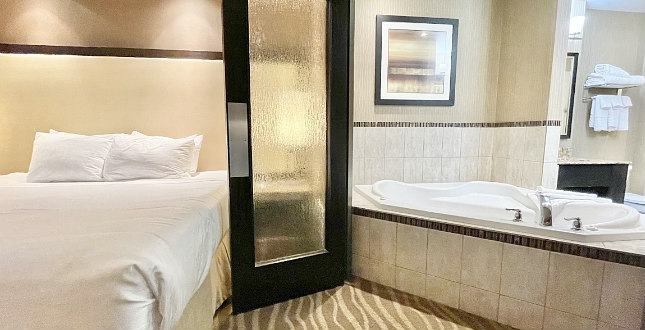 romantic calgary whirlpool suite