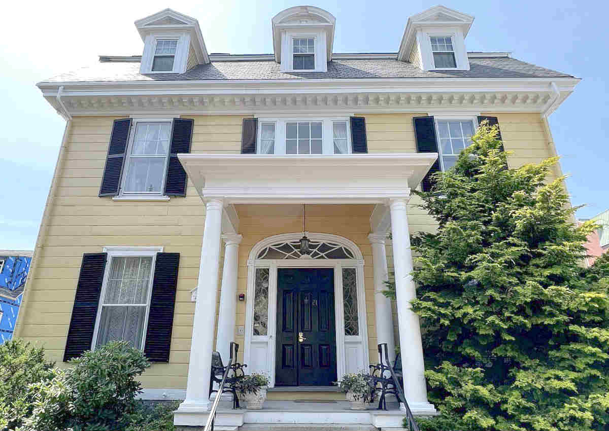 Romantic B&B with Spa Tub Suites in Salem, MA