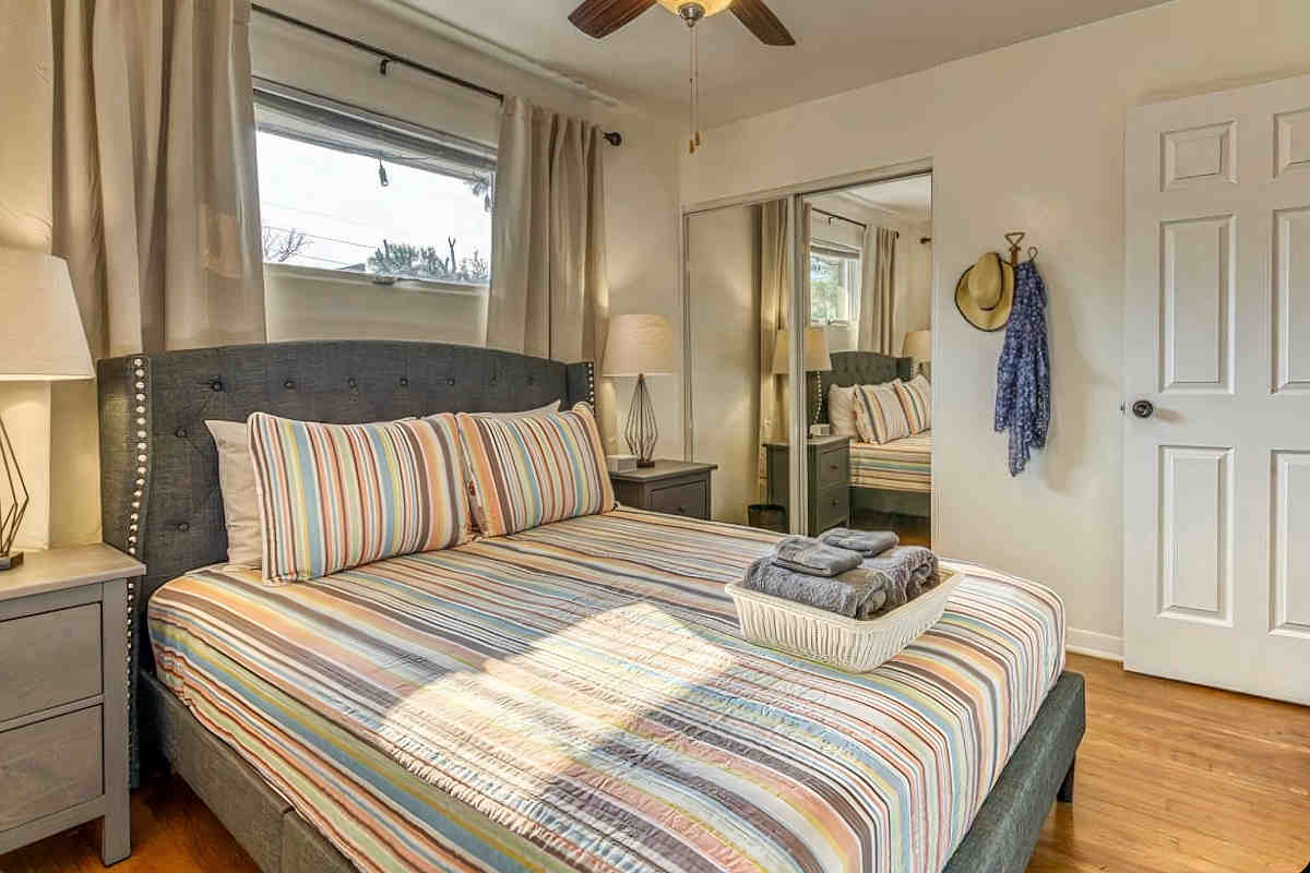 Bedroom in a Romantic Vacation Rental, Gary IN