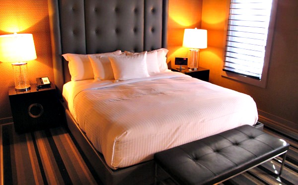Romantic Calgary Hotels - Honeymoon Hotel Suites, Packages & Specials