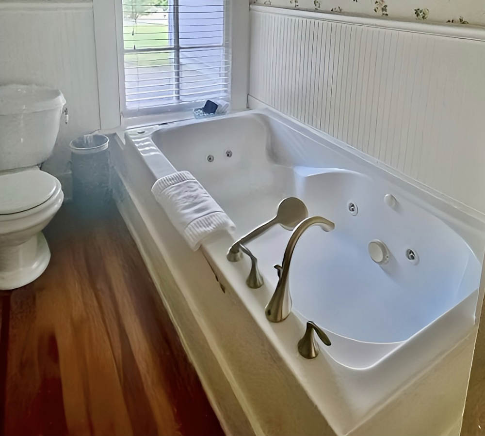 Hot Tub Suite at Rosemont Cottages in Little Rock, AR