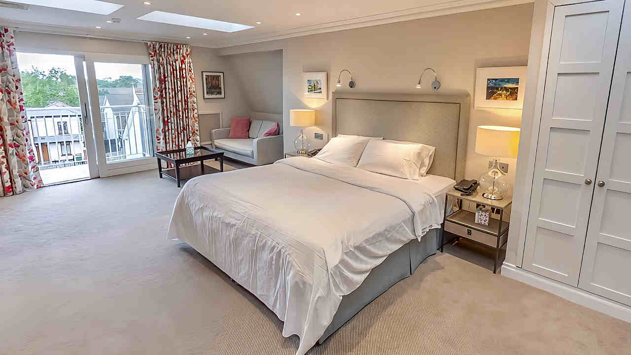 King Bed in an Executive Suite, Roxford Lodge Hotel, Dublin Ireland