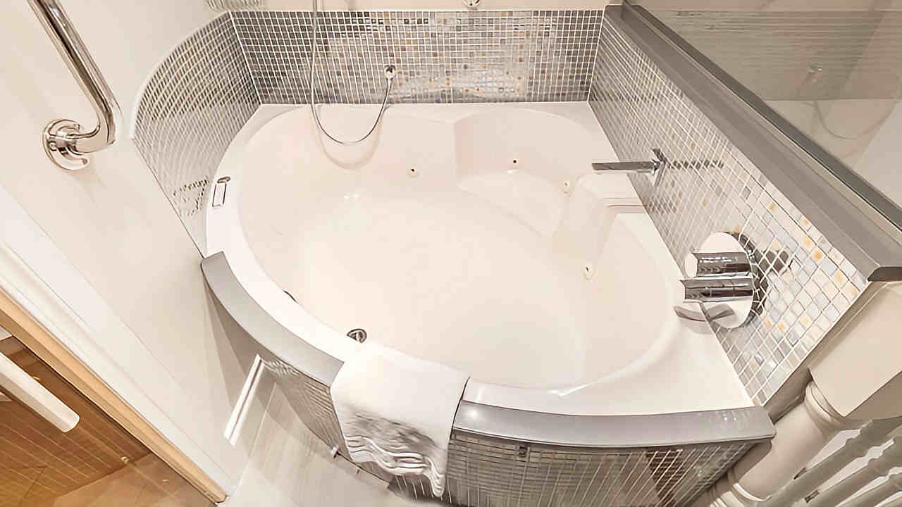 Jetted Tub Suite at Roxford Lodge Hotel, Dublin Ireland