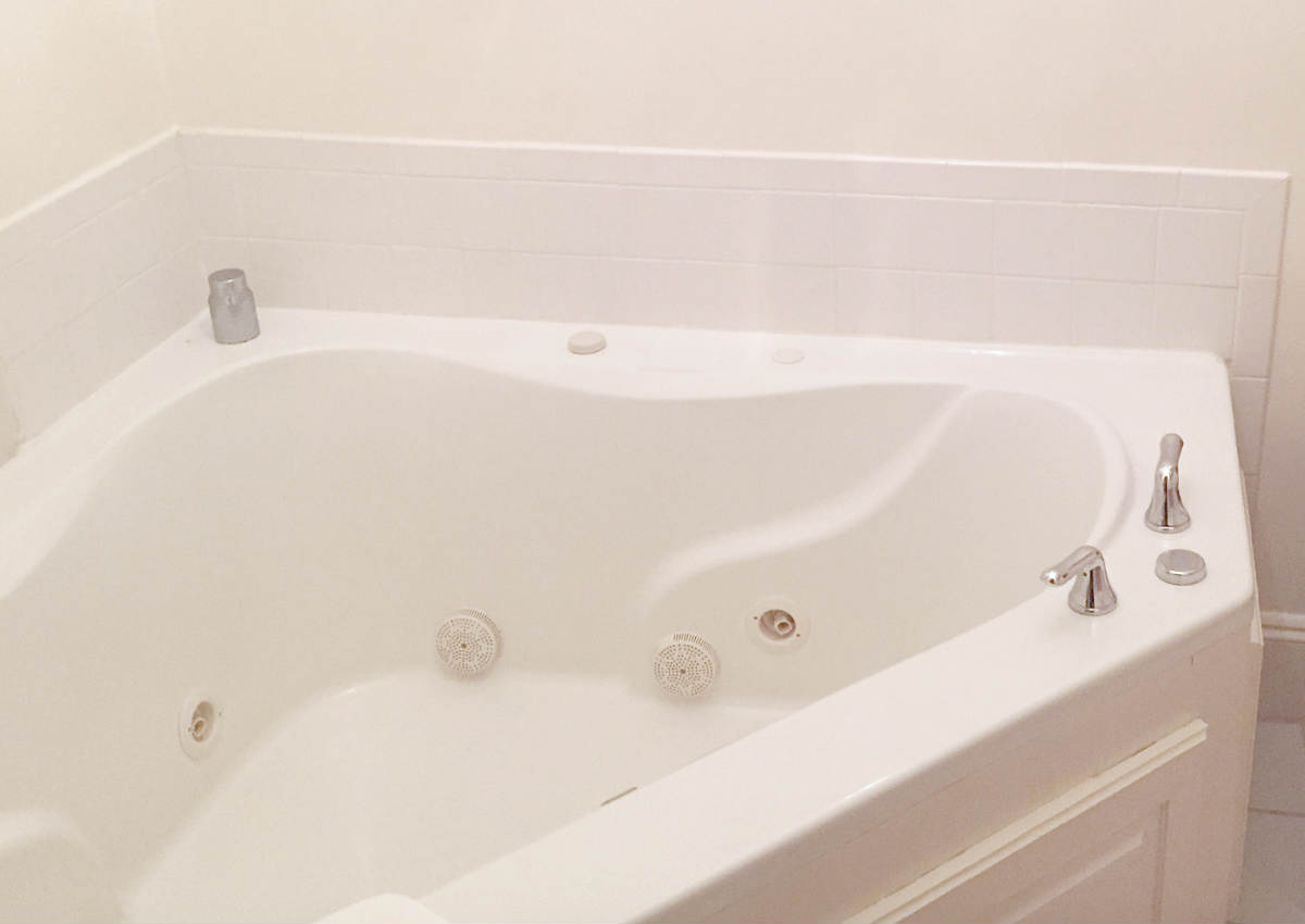 Whirlpool Tub for 2 in a Room at the Salem Inn, Massachussetts.