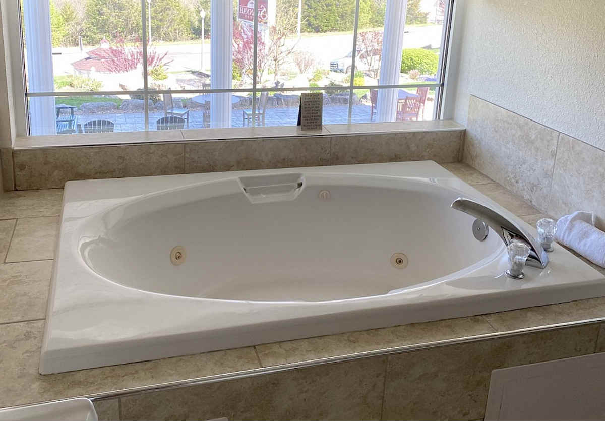 Savannah House Branson Missouri Spa Tub Suite