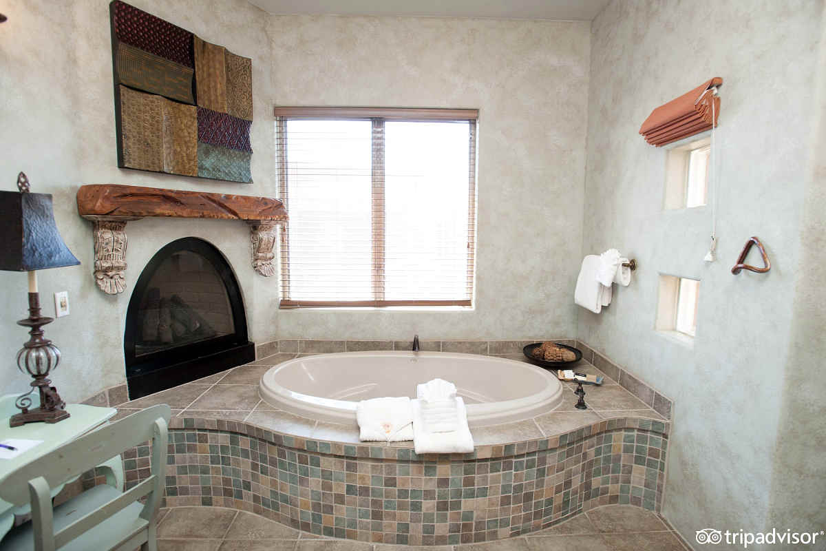 Sedona Arizona Villa Suite with In-Room Jetted Tub