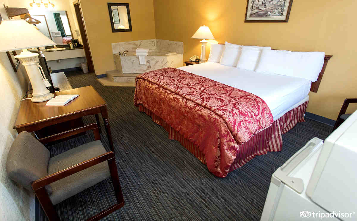 King Bed and a Corner Spa Tub for 2 Persons at the Seven Gables Inn, Branson Missouri.