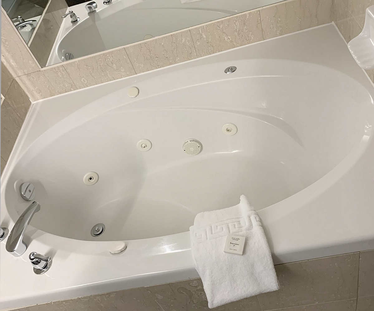 Sheraton Fallsview Hotel In-Room Jetted Tub