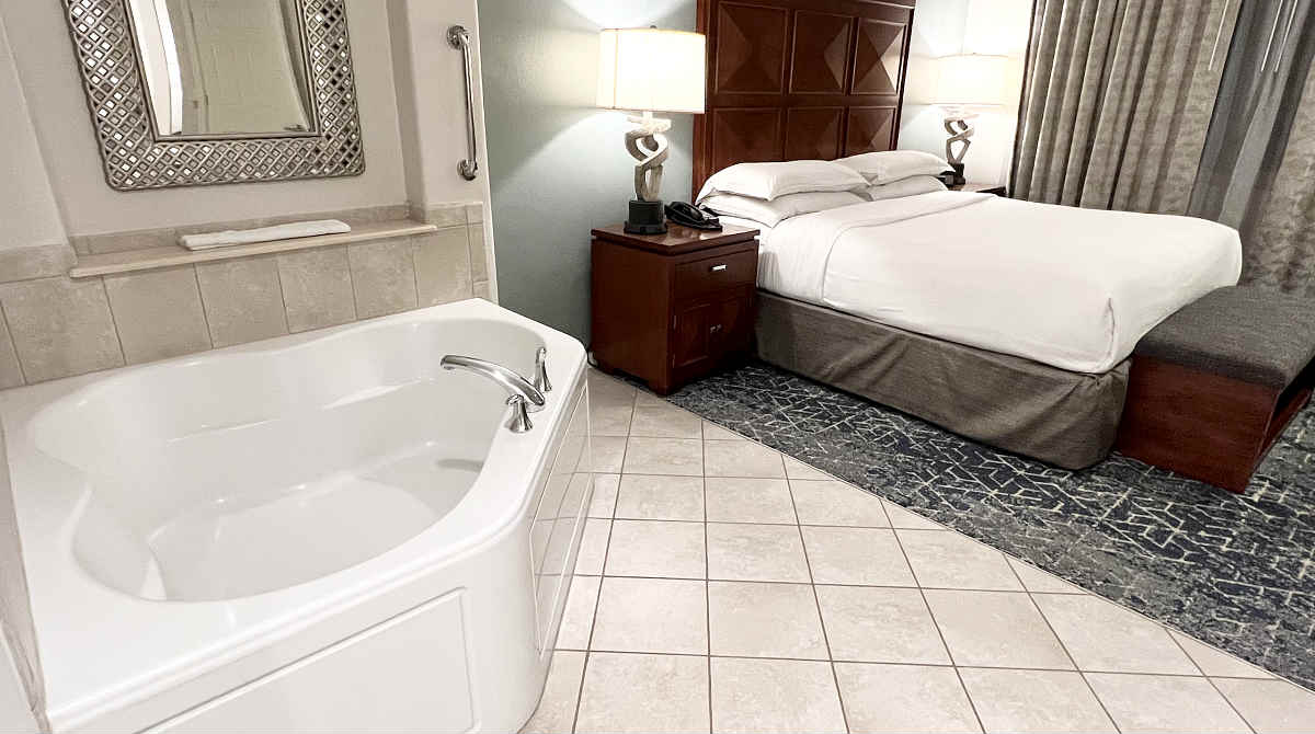 10 Best Las Vegas Hotels with In-Room Jacuzzi Tubs in 2023