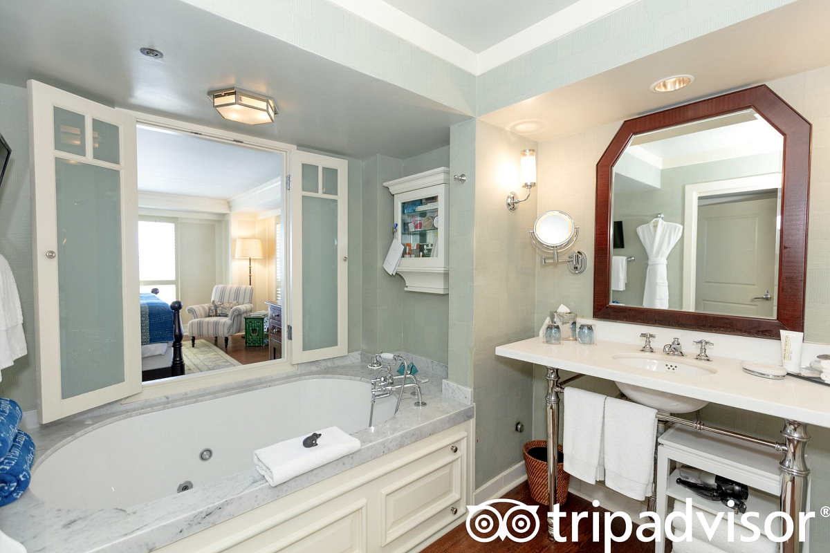 Spa Tub Suite at Shutters on the Beach