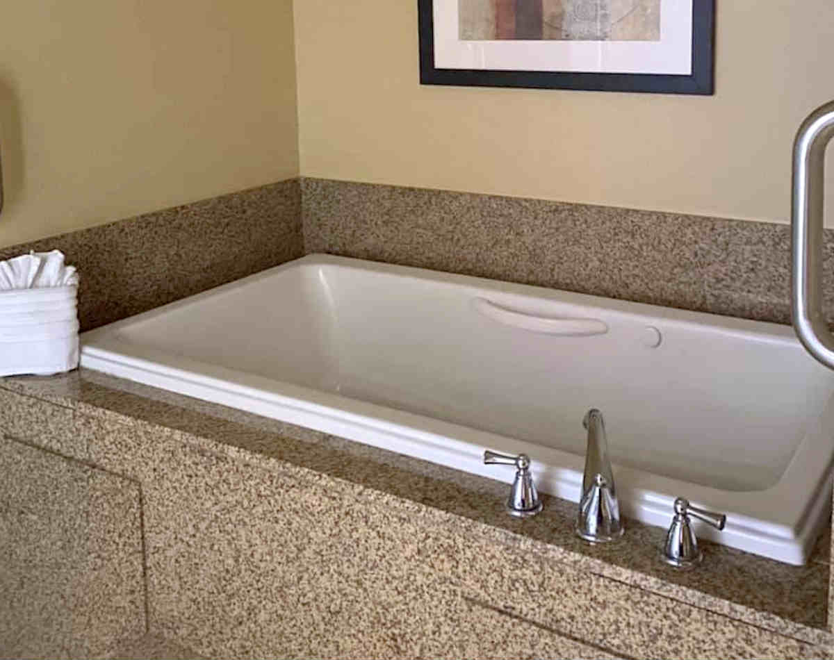 Texas Hot Tub Suites Hotel & B&B InRoom Private Whirlpool Tubs