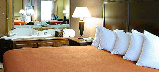 hotels in blue ash ohio with jacuzzi in room