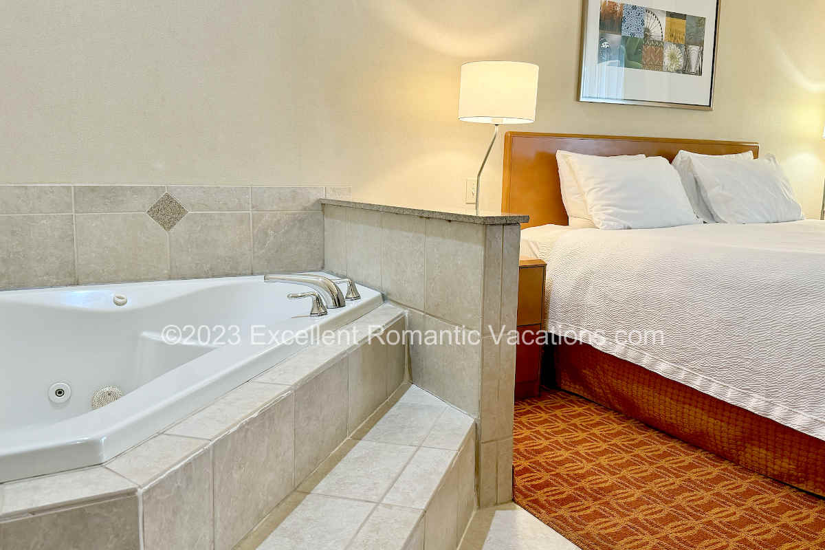 Springhill Suites Sacramento King Bed Room with Whirlpool Tub