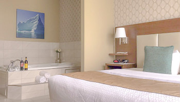 St. John's NFLD Airport Hotel Jetted Tub Room