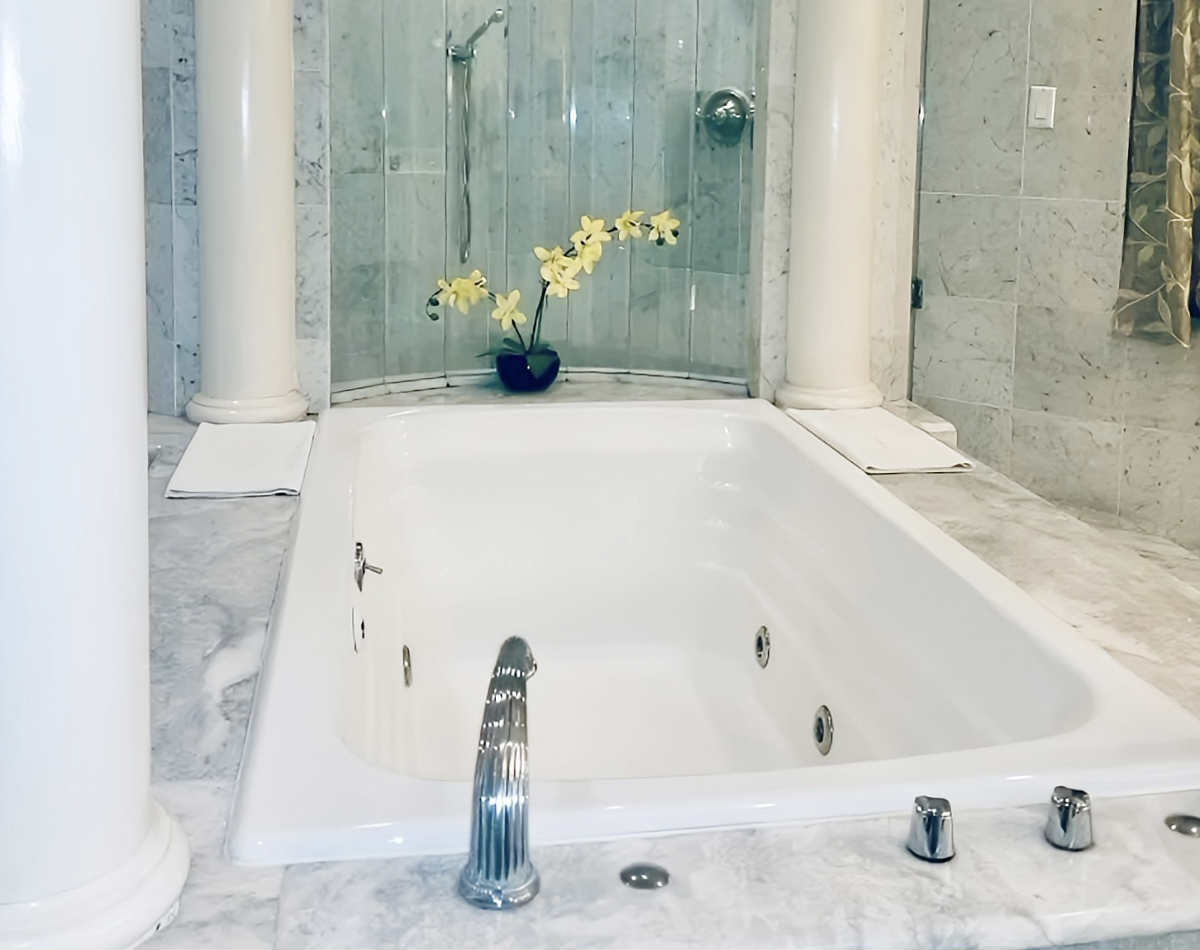 Beautiful Themed Spa Tub Suite at the Sterling Hotel in Sacramento, CA