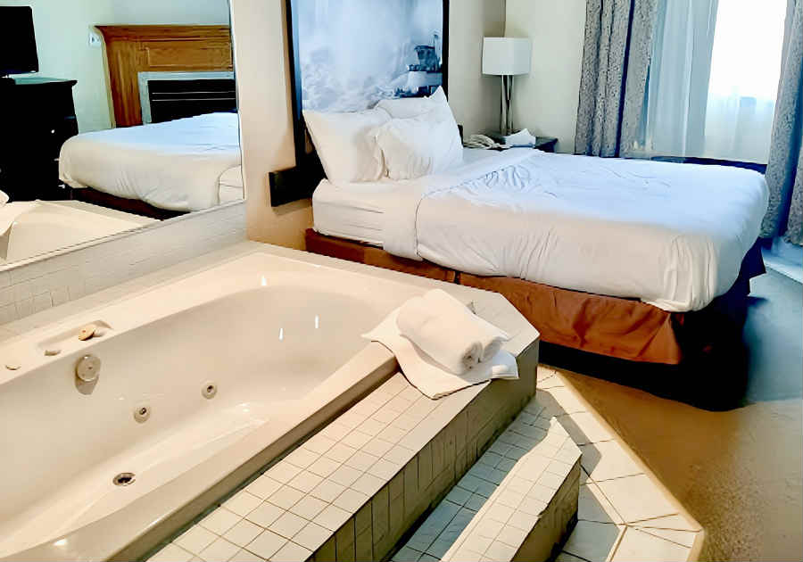 Cheap Room with a Whirlpool Tub at the Super 8 Motel in Niagara Falls, ON