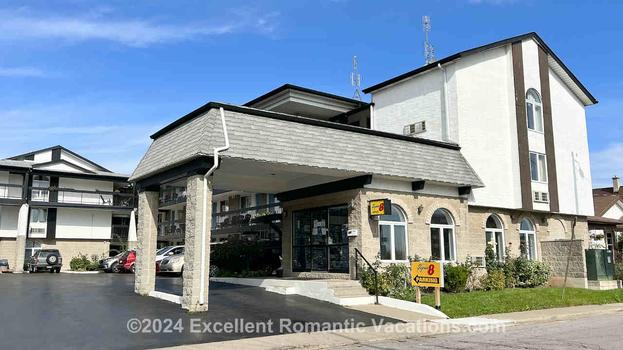 Super 8 Niagara Falls by the Falls Ontario