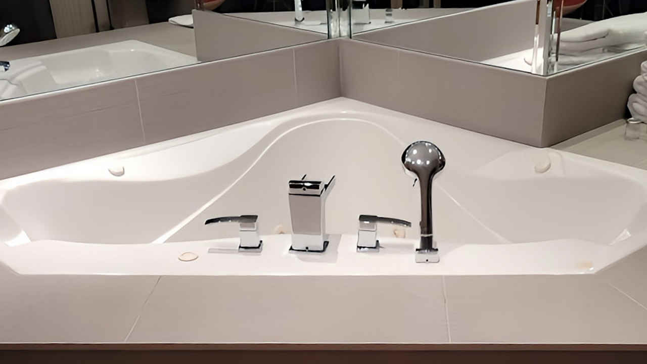 2-Person Jetted Tub in a Suite at the Swiss Hotel in Ottawa, Ontario