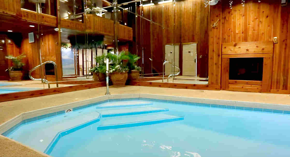 Romantic Private Pool Suite at Sybaris Downers Grove, Illinois 