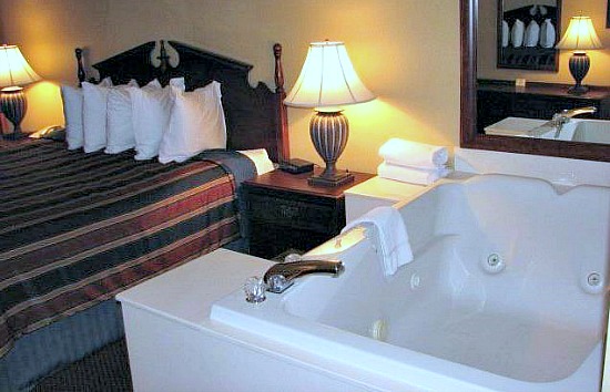 Hotel Rooms with Jacuzzi® Suites & Hot Tubs - Excellent ...